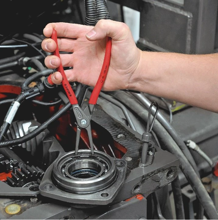 Knipex 48 11 J3 Precision Internal Circlip Plier 40-100mm - Image 4