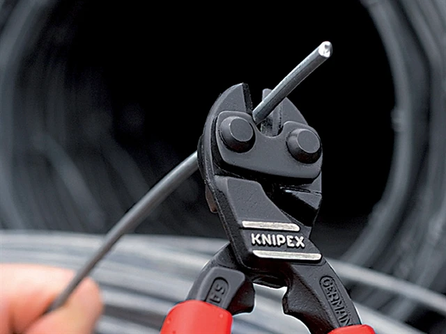 Knipex 71 02 200 CoBolt ® Compact Bolt Cutter Multi-Component Grip 200mm (8in) - Image 2