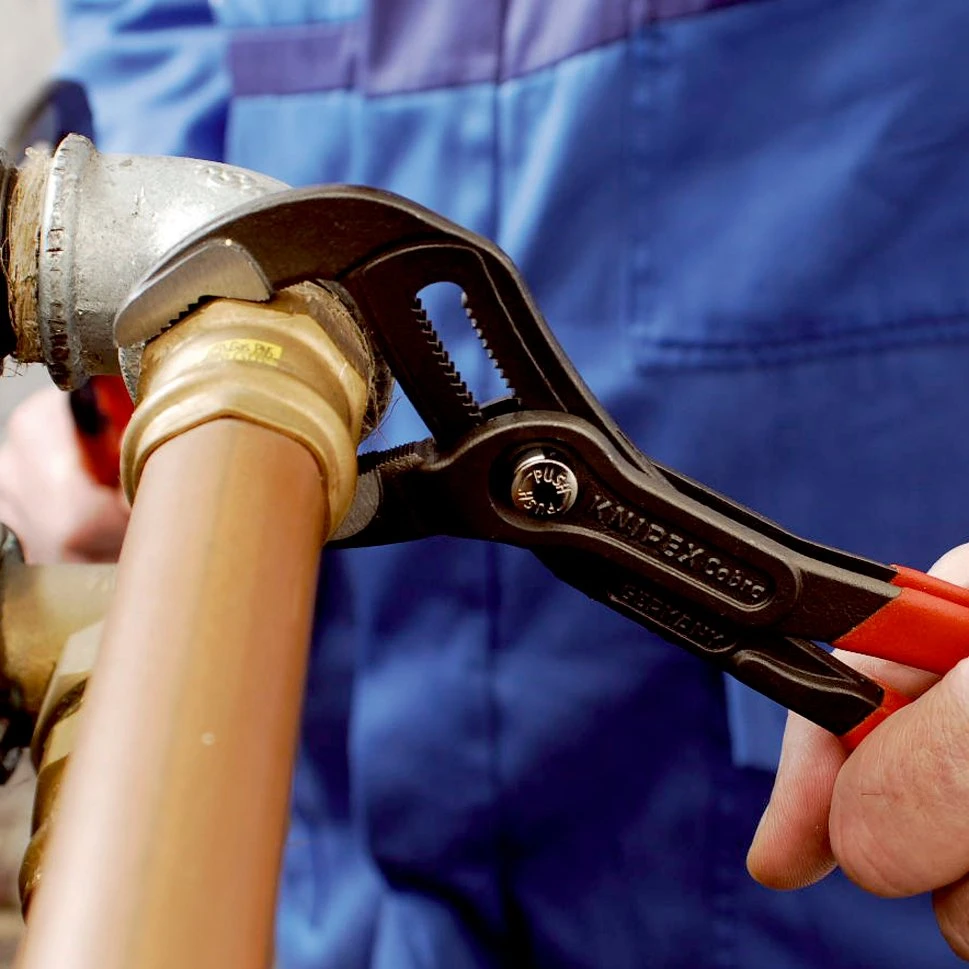 Knipex 87 02 250 Cobra® Hightech Waterpump Pliers Multi-Component Grips 250mm - Image 2