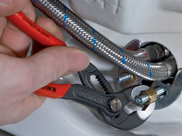 Knipex 87 01 125 Cobra® Waterpump Pliers PVC Grip 125mm - 27mm Capacity - Image 2